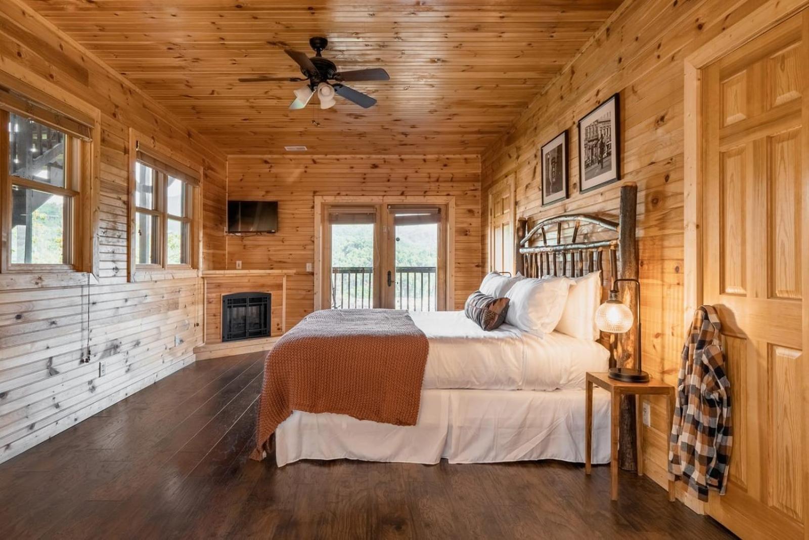 גטלינבורג Hickory Ridge By Avantstay Incredible Private Elevated Cabin Sleeps 20 מראה חיצוני תמונה