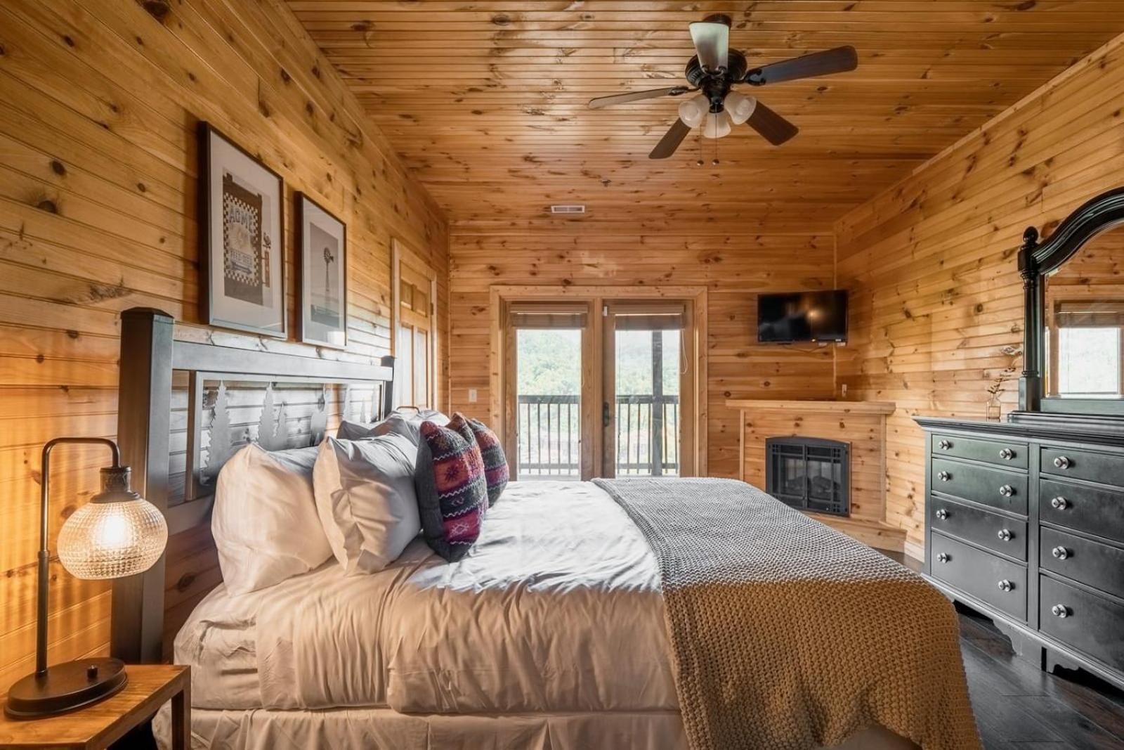 גטלינבורג Hickory Ridge By Avantstay Incredible Private Elevated Cabin Sleeps 20 מראה חיצוני תמונה