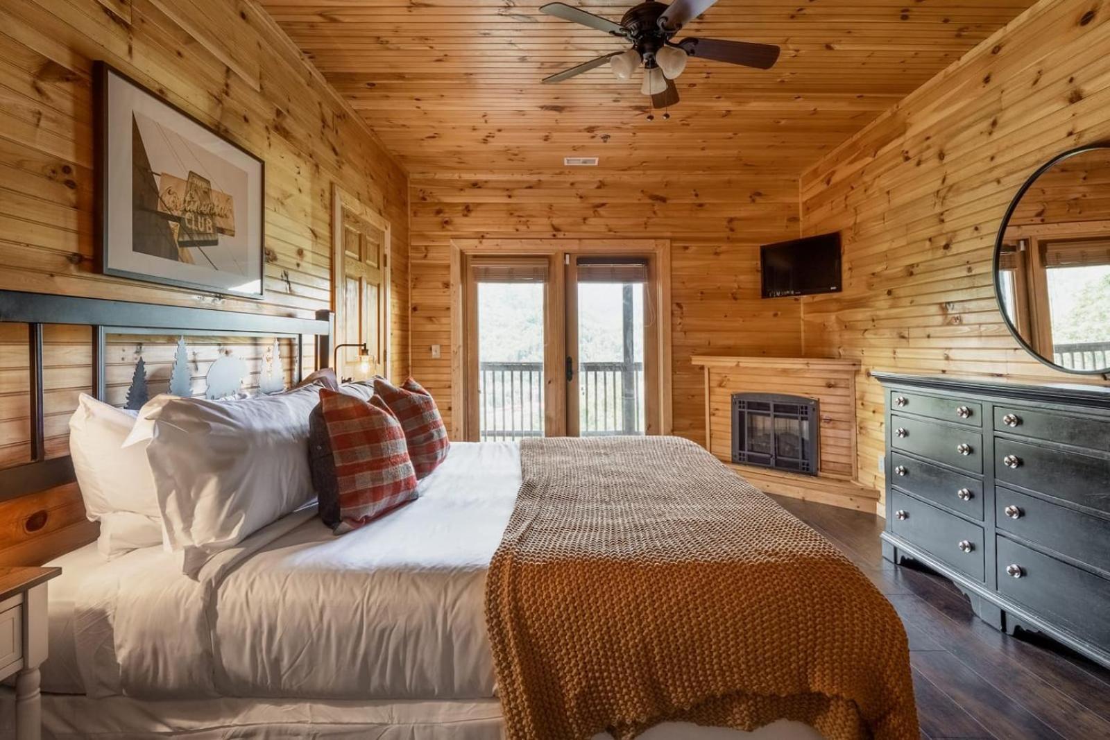 גטלינבורג Hickory Ridge By Avantstay Incredible Private Elevated Cabin Sleeps 20 מראה חיצוני תמונה